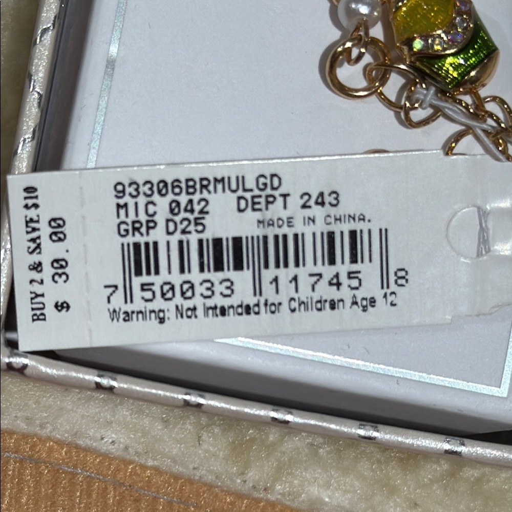 Gold and Green Charm Bracelet with Delicate Design - Picture 7 of 7